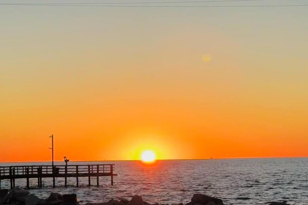 Pet Friendly Tranquil Cottage With Fire-Pit And Seasonal Hot Tub Sept-March Minutes To Beaches Dauphin Island Zewnętrze zdjęcie