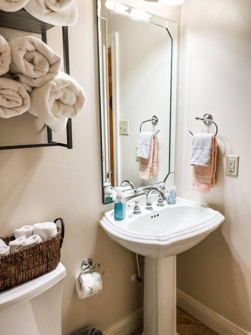 Pet Friendly Tranquil Cottage With Fire-Pit And Seasonal Hot Tub Sept-March Minutes To Beaches Dauphin Island Zewnętrze zdjęcie