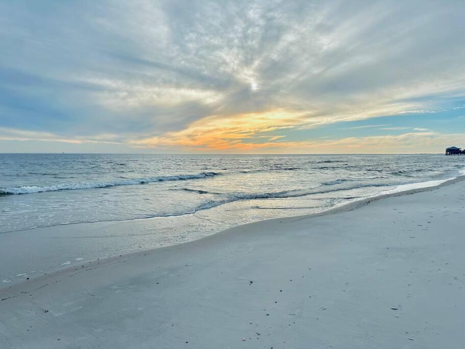 Pet Friendly Tranquil Cottage With Fire-Pit And Seasonal Hot Tub Sept-March Minutes To Beaches Dauphin Island Zewnętrze zdjęcie