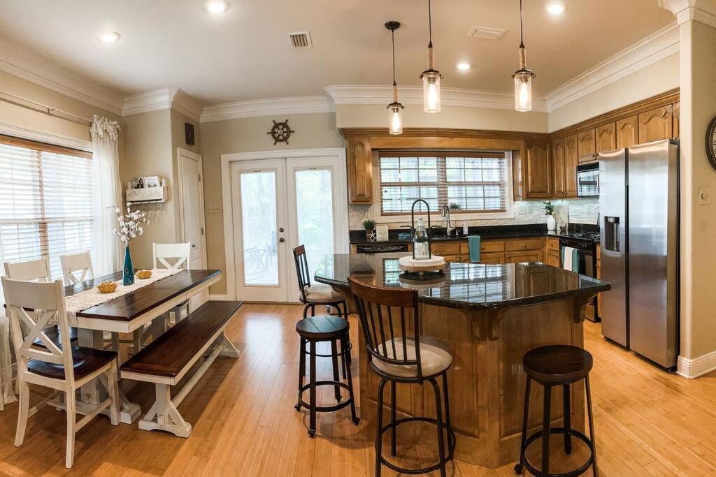 Pet Friendly Tranquil Cottage With Fire-Pit And Seasonal Hot Tub Sept-March Minutes To Beaches Dauphin Island Zewnętrze zdjęcie