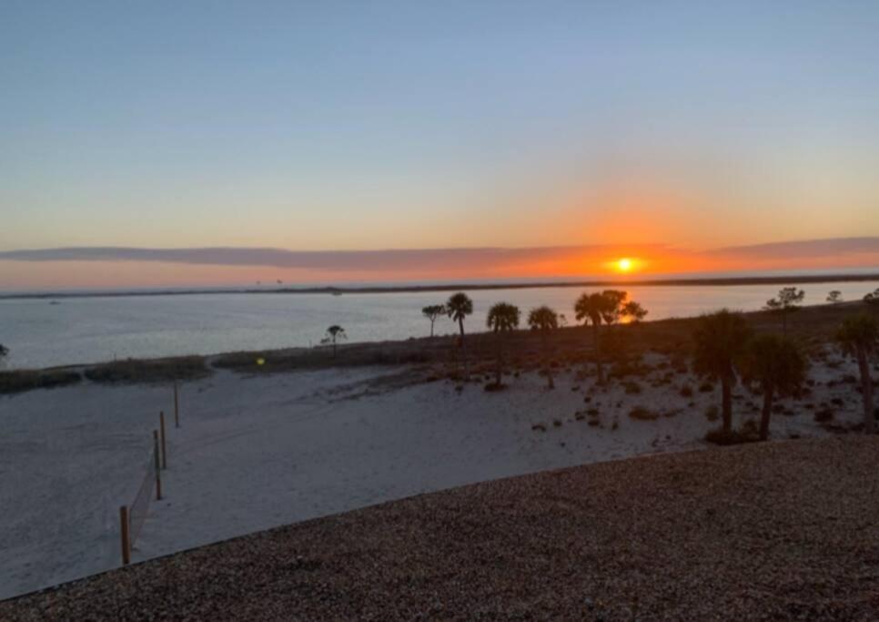 Pet Friendly Tranquil Cottage With Fire-Pit And Seasonal Hot Tub Sept-March Minutes To Beaches Dauphin Island Zewnętrze zdjęcie