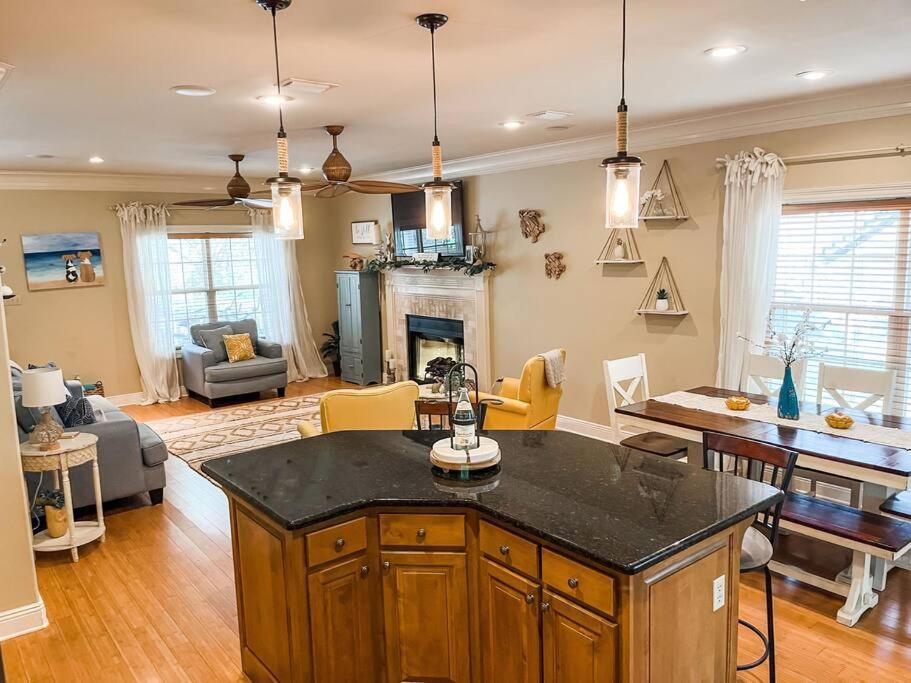 Pet Friendly Tranquil Cottage With Fire-Pit And Seasonal Hot Tub Sept-March Minutes To Beaches Dauphin Island Zewnętrze zdjęcie