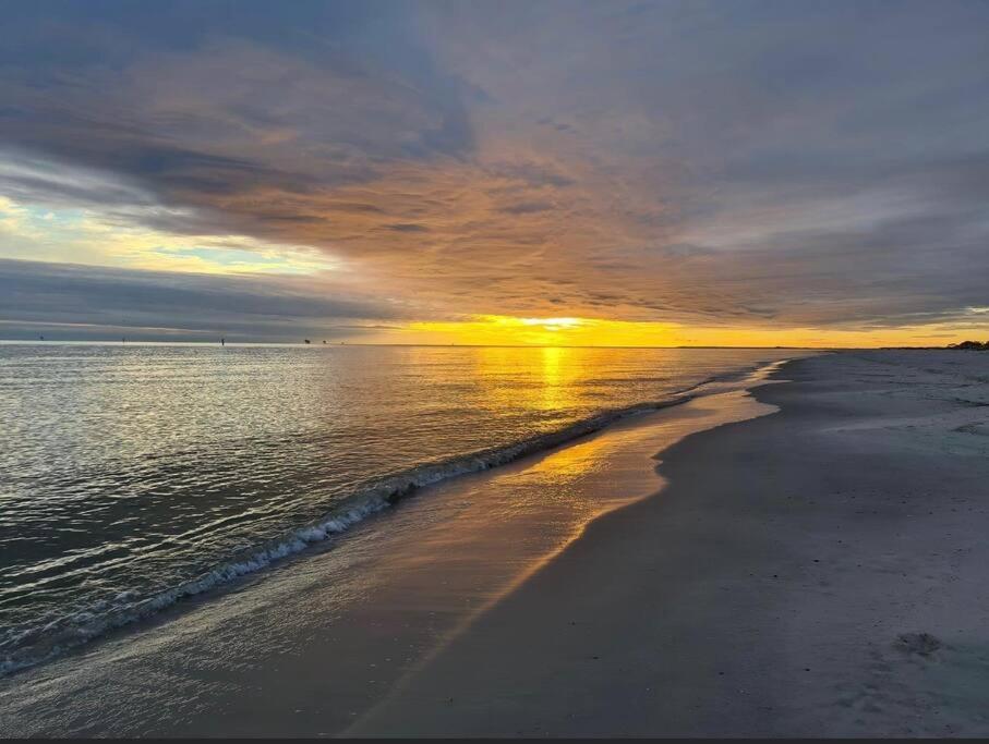 Pet Friendly Tranquil Cottage With Fire-Pit And Seasonal Hot Tub Sept-March Minutes To Beaches Dauphin Island Zewnętrze zdjęcie